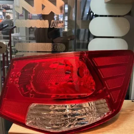 چراغ خطر عقب روی گلگیر سمت شاگرد کیا سراتو سایپا برند اصلی جنیون پارت با کد فنی 92402 1M020